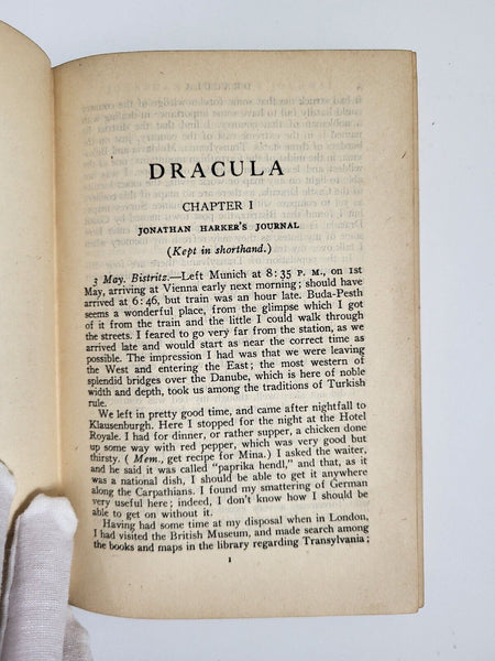 DRACULA Modern Library #31  Bram Stoker Hardcover Dust Jacket